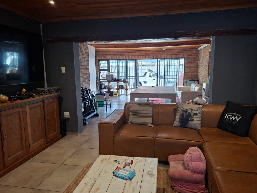 2 Bedroom Property for Sale in Groenvallei Western Cape